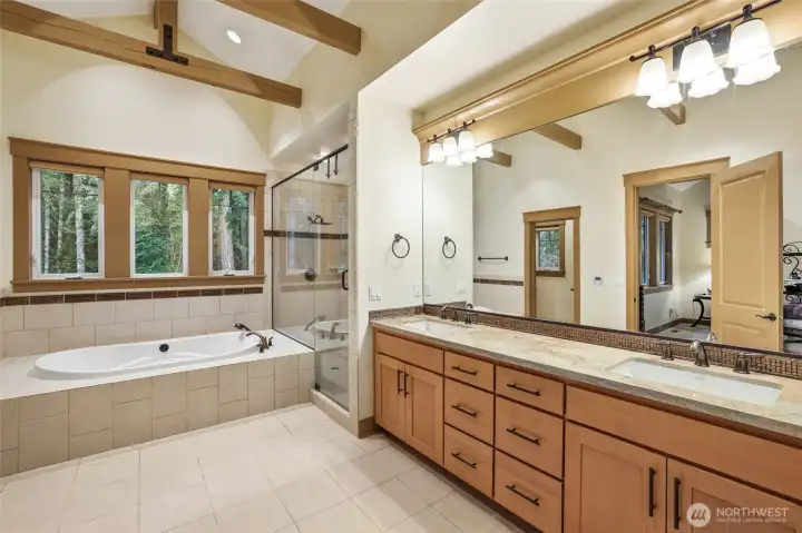 Primary 5-piece en suite