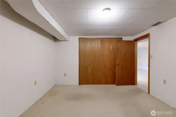 Basement Sleeping room...no egress window.