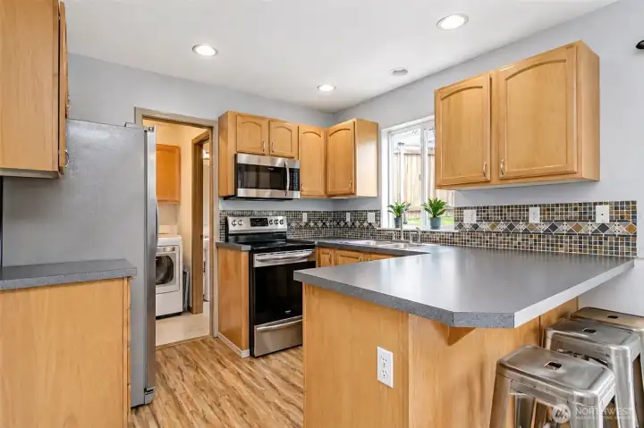 Kitchen w/ eating space