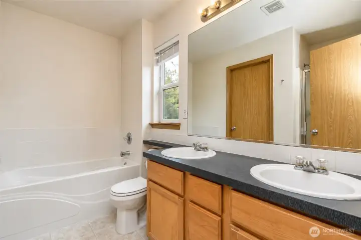 Primary bath w/ shower and tub