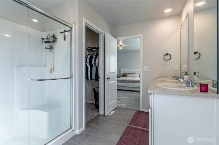 Primary ensuite - huge walk in closet too!