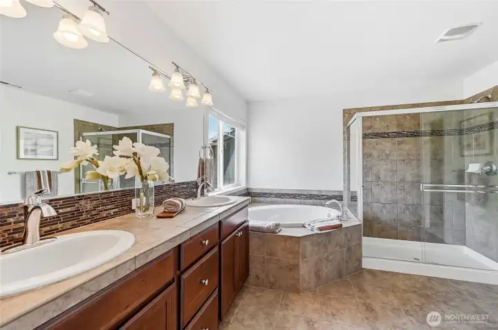 ensuite bath and walkin closet
