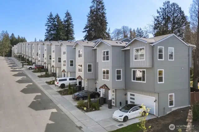 Photographs are for illustrative purposes only. Features, finishes, interior/exterior colors, landscaping and floorplan shown may vary from actual homes built.