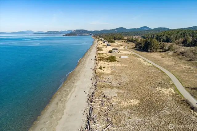 Another shot of the expansive beach for walking all the way to Deception State Park!