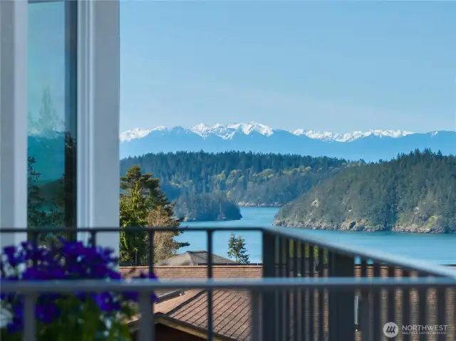 A beautiful waterview from each deck on this Skyline View property in Anacortes.  Anacortes is known as being the gateway to the San Juan islands and this view explains why.  Not only do you get a phenomenal water view you get an exquisite mountain view also.