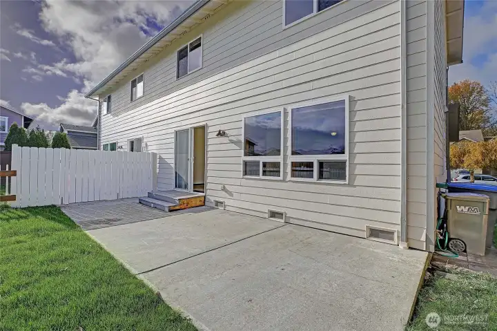 26127 - Large outdoor patio