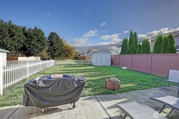 26123 - Large spacious fully fenced backyard
