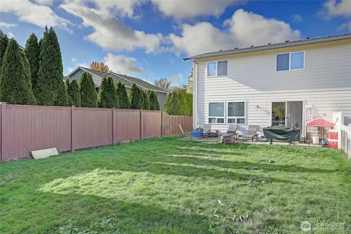 26123 - Fully fenced backyard for entertaining guests