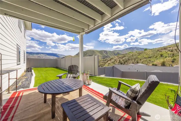 Coverered patio with access from daylight basement