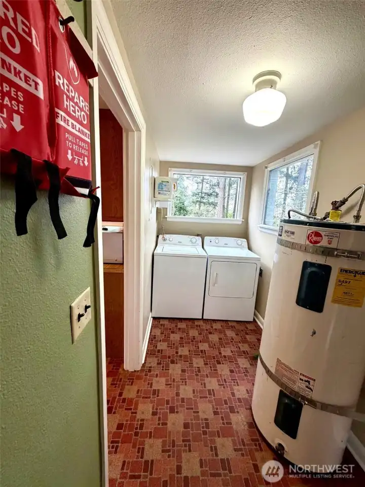 Newer water heater.  Appliances included