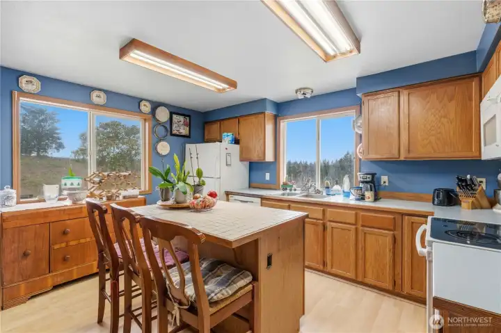 Kitchen: Fantastic territorial views and plenty of room for making cookies!