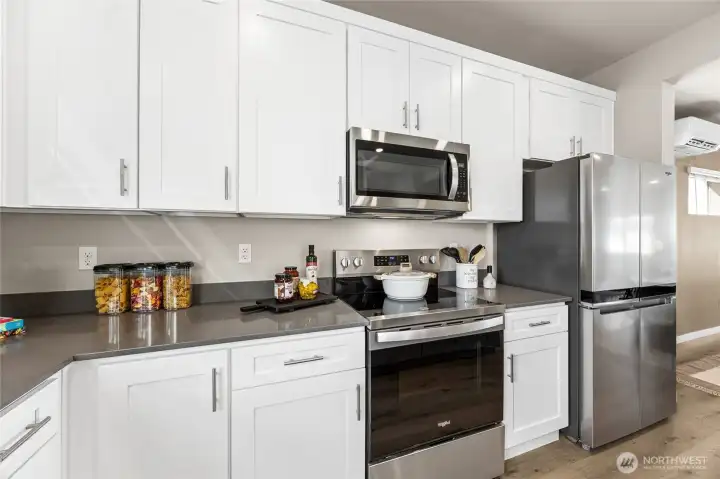 Photos are for representation only.  Features, colors and selections may differ from photograph. See site agent for details.