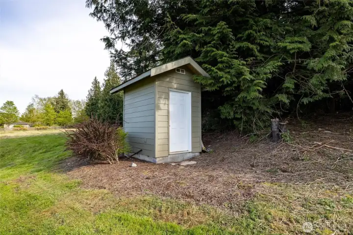 The shared well house. Currently has power on the property.