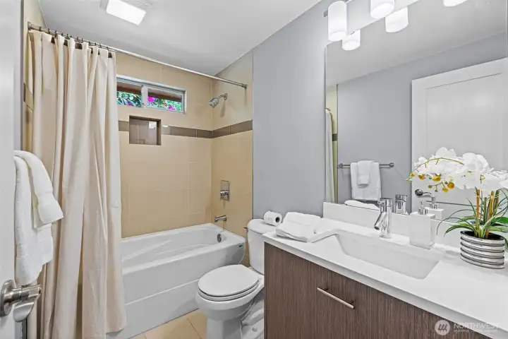 Main updated full bathroom.