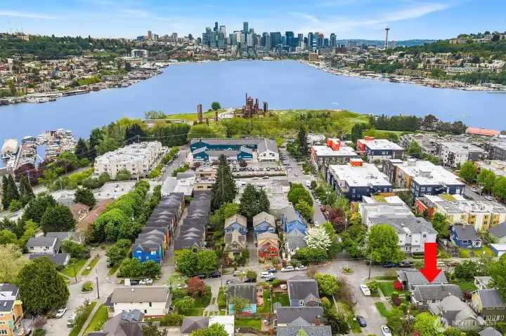 Prime location just 2 blocks from Gasworks and the Burke Gilman Trail.