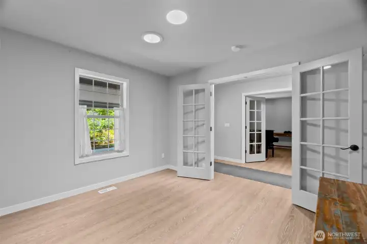 2nd bonus room off main entrance