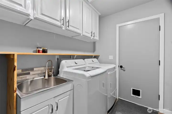 laundry w lots of storage