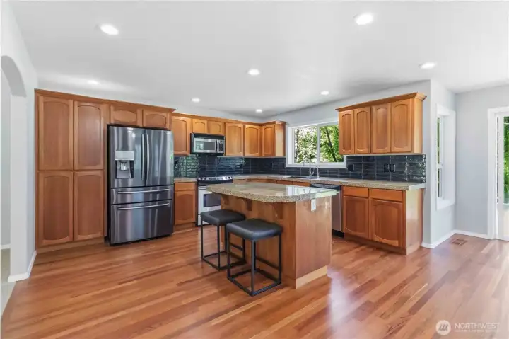 Kitchen with island Kitchen with island