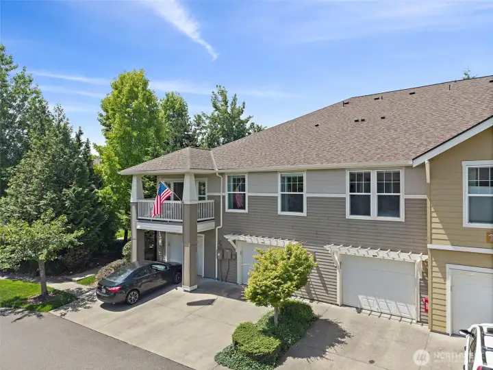 3BR/2BA over the garages (your bedroom is over your garage) 3BR/2BA over the garages (your bedroom is over your garage)