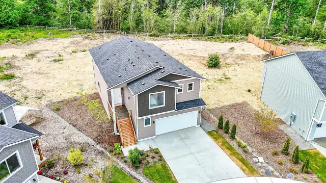 Photographs are for illustrative purposes only. Features, finishes, interior/exterior colors, landscaping and floorplan shown may vary from actual homes built.