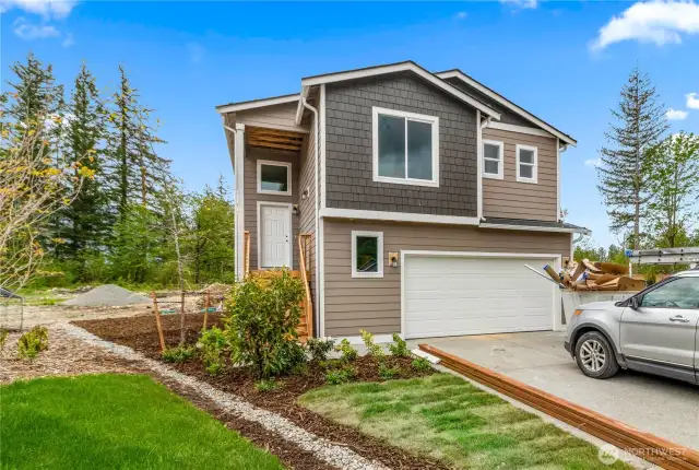 Photographs are for illustrative purposes only. Features, finishes, interior/exterior colors, landscaping and floorplan shown may vary from actual homes built.