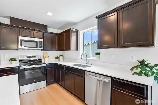 Photographs are for illustrative purposes only. Features, finishes, interior/exterior colors, landscaping and floorplan shown may vary from actual homes built.