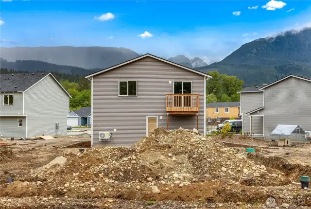 Photographs are for illustrative purposes only. Features, finishes, interior/exterior colors, landscaping and floorplan shown may vary from actual homes built.