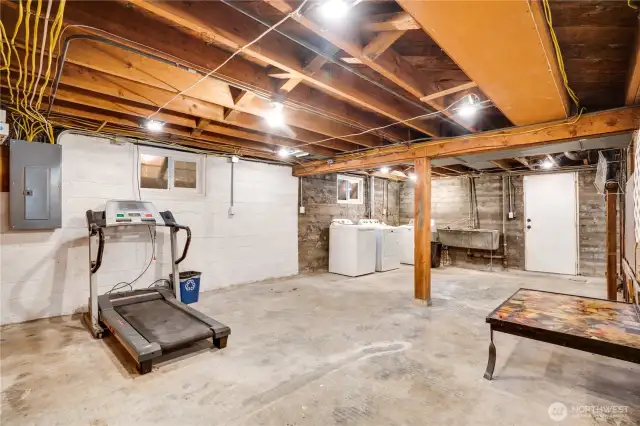 A laundry area with a washer, dryer, and utility sink is all set by the back door which opens to a stairwell with a few steps ups up to the yard. Set up an exercise area or a place to work on projects. There's plenty of space down here and there's a 2-car garage on the property as well.