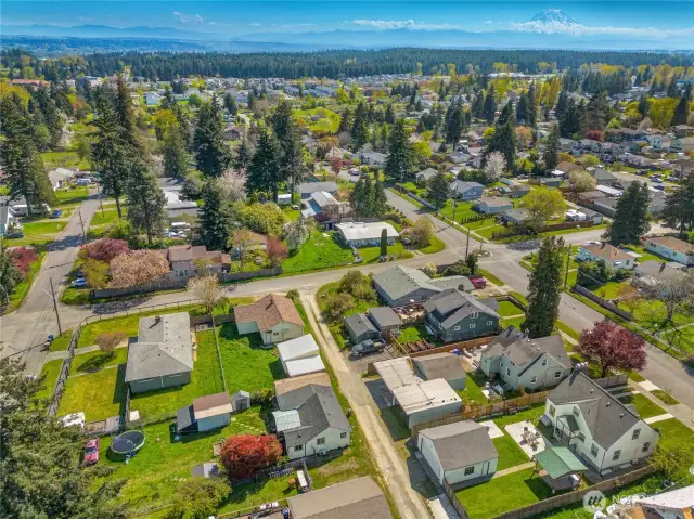 The McKinley District is just a 3-4 minute drive away with its coffee shops and restaurants. Reach Safeway and 2 public libraries in about 5 minutes. And the Lincoln International District is also just about a 5 minute drive from home.