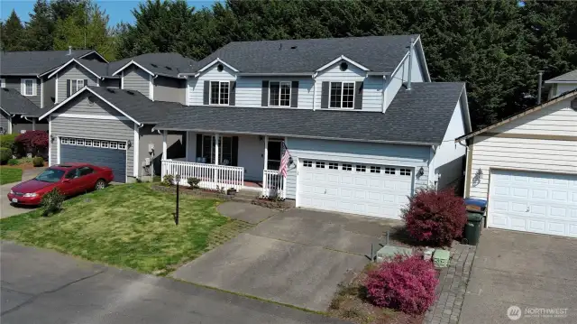 A delightful 4 bed, 2.5 bath home nestled in Bonney Lake's gated Clearwater community.
