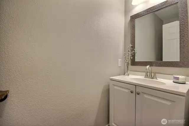 Main floor powder room – perfect for guests and everyday convenience.