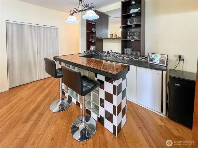 Bar area perfect for entertaining.