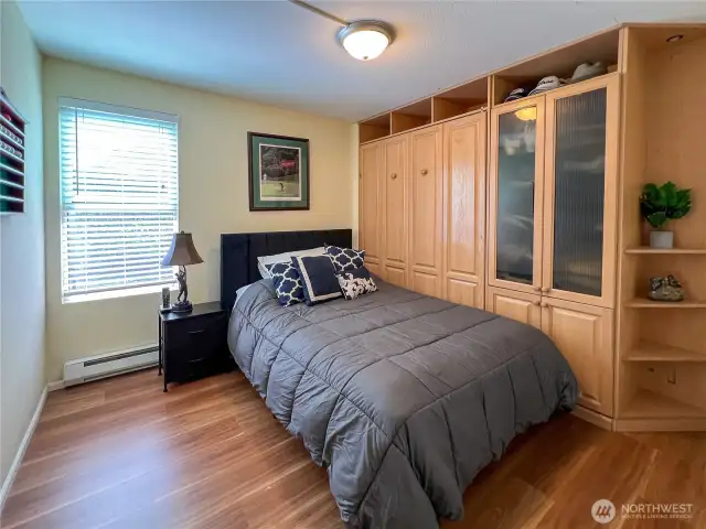 2nd bedroom with a pull down murphy bed.