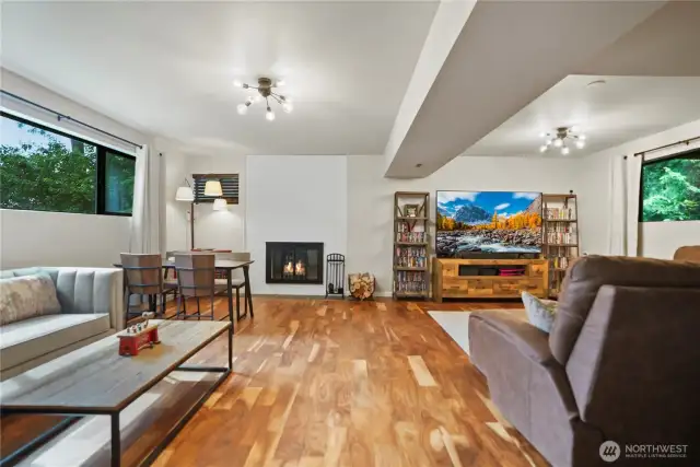 Wow - what a bonus/rec room!