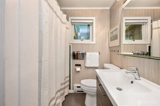 Bathroom on 1st floor