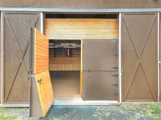 Access to the 20' x 40' indoor lighted riding arena.