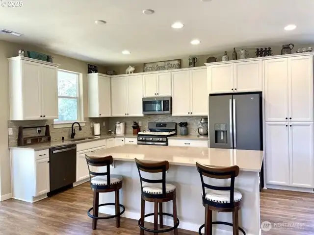 Kitchen w/Island