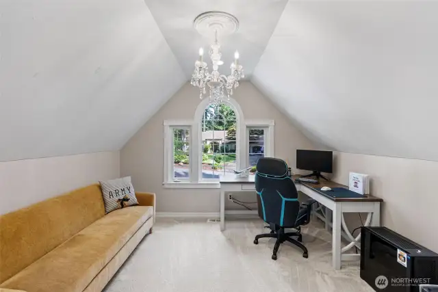 4th bedroom currently being used as a 2nd office