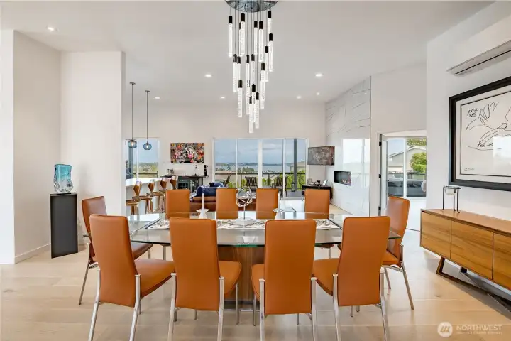 Beautiful dining with full views