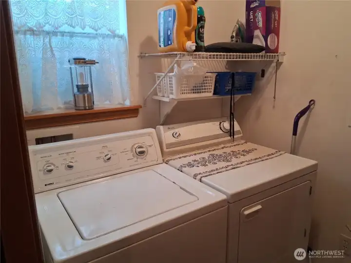 All appliances stay!