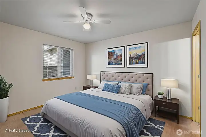 Primary suite, en suite bathroom to the right