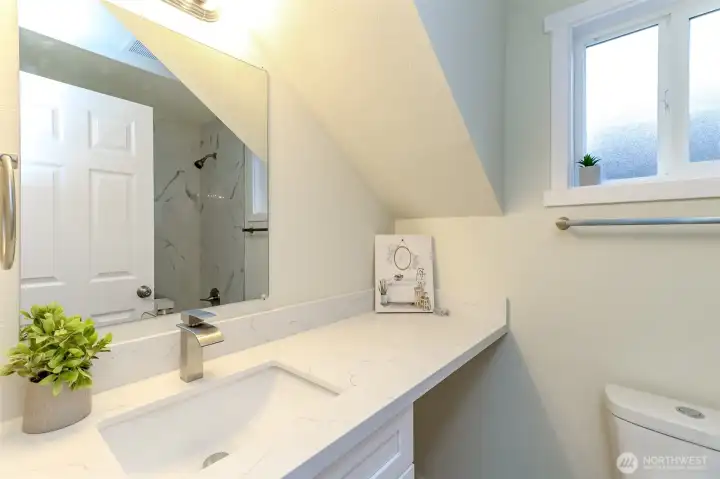 Upstairs full bathroom - fully remodeled