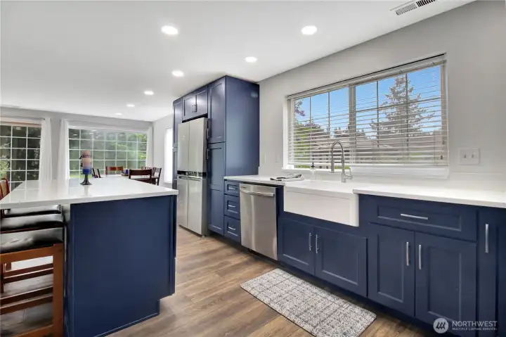 Quartz counters on expansive cabinets