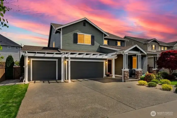 Welcome Home! 4 Bed + Office + Bonus Room + 3 Car Oversized Garage AI Twilight Welcome Home! 4 Bed + Office + Bonus Room + 3 Car Oversized Garage AI Twilight