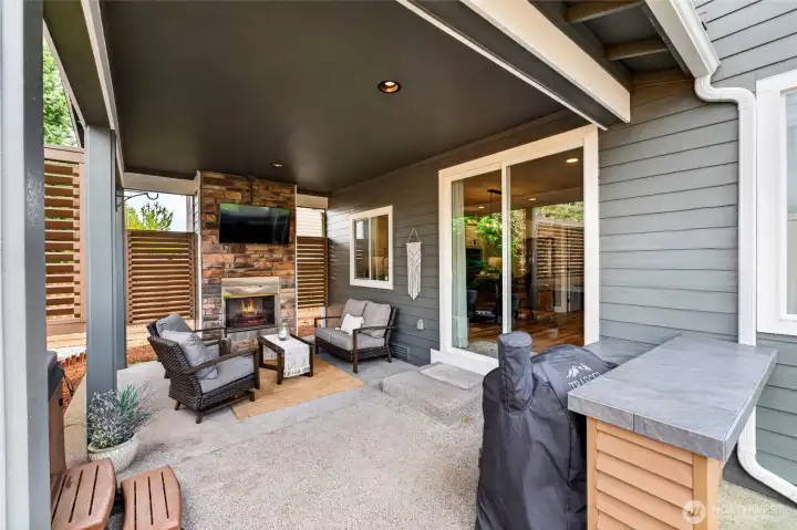 Custom privacy walls really tie the space together. Year-round outdoor living in WA!