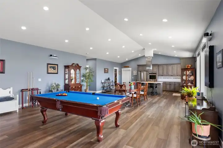 Huge living space for extra seating or pool table
