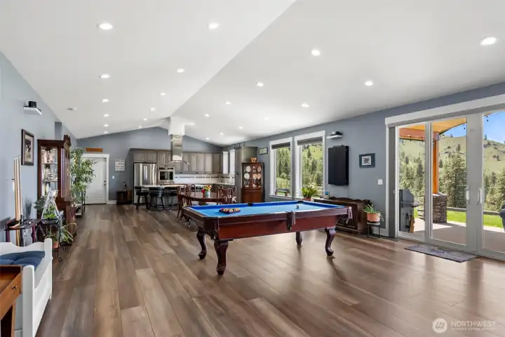 Huge living space for extra seating or pool table