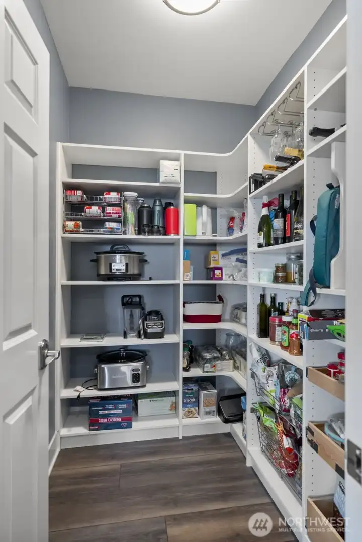 Walk in pantry