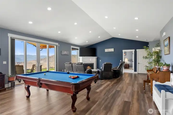 Huge living space for extra seating or pool table