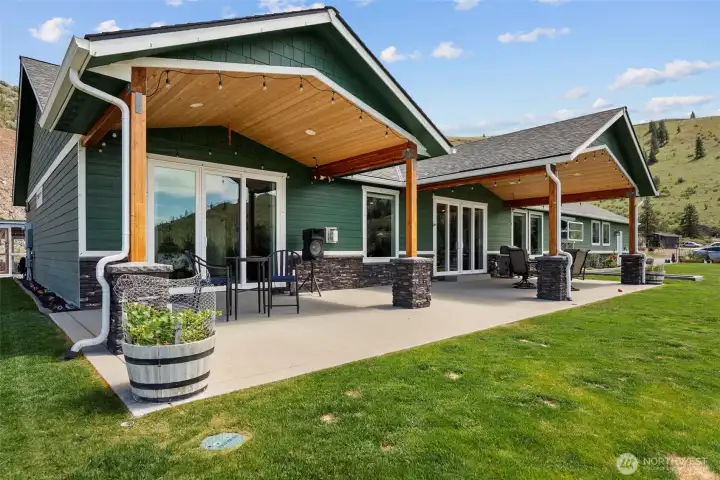 Plenty of covered patio space for entertaining